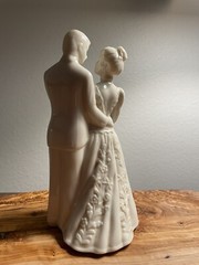Lenox USA Wedding Promises Collection Bride Groom Cake Topper 7″ Bone China