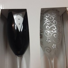 Hand Painted 6 oz. Bride and Groom Wedding Champagne Flute Glasses Set of 2 NEW