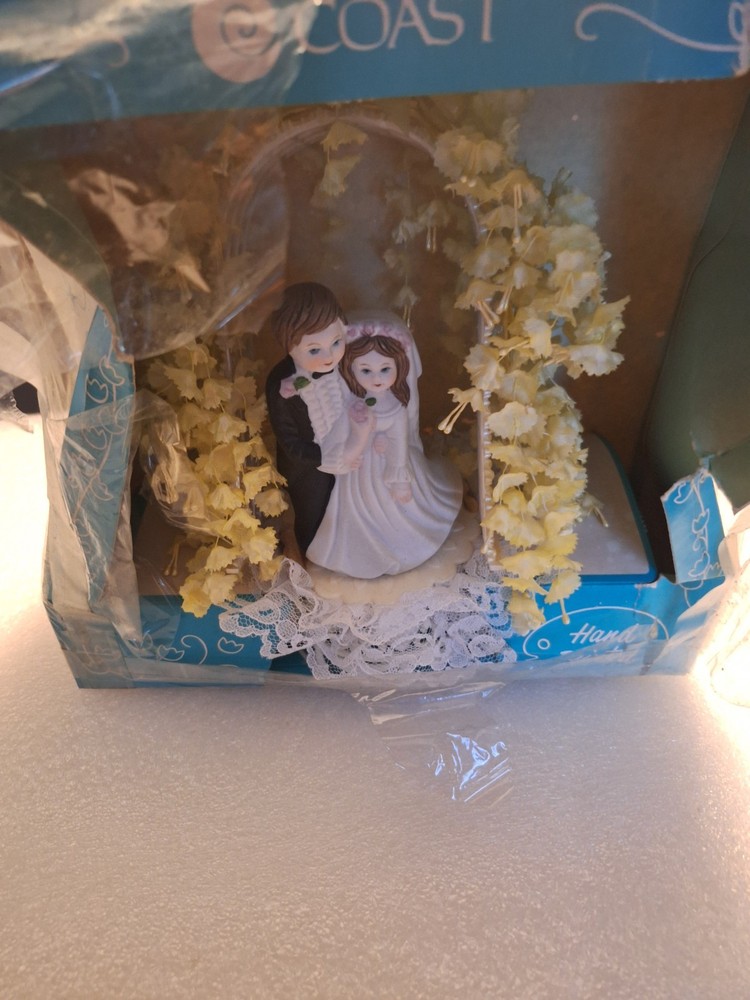 Coast Hana Wedding Cake Topper Figurine Bride & Groom Floral Arch Reusable