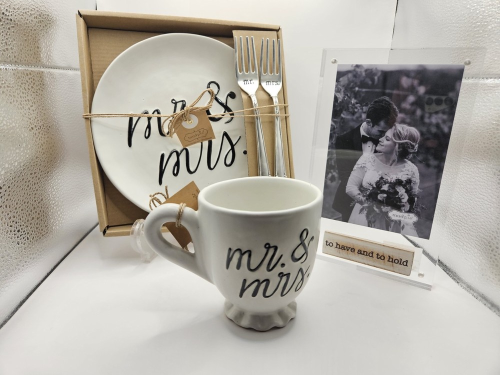 Wedding/Bridal shower gift set – Set includes Mr.&Mrs. cake plate, mug and frame