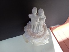 WEDDING TOPPER VTG COUPLE PORCELAIN WHITE FIGURES 8″ TALL SATIN & LACE RUFFLE