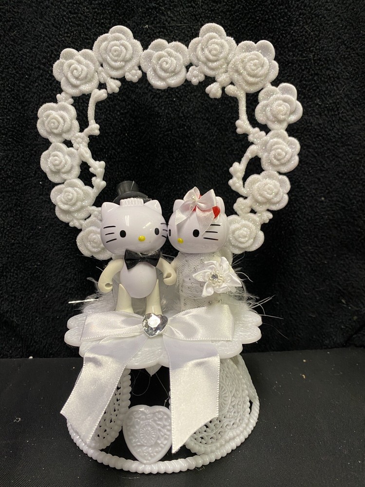 Hello Kitty & Daniel Sweet Cat Your Heart Wedding cake topper Bride Groom top