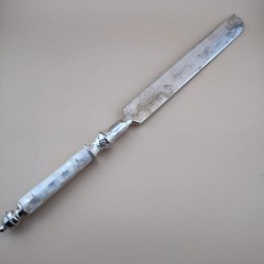 Towle Silversmiths 1690 Stamp Mother of Pearl Cake knife