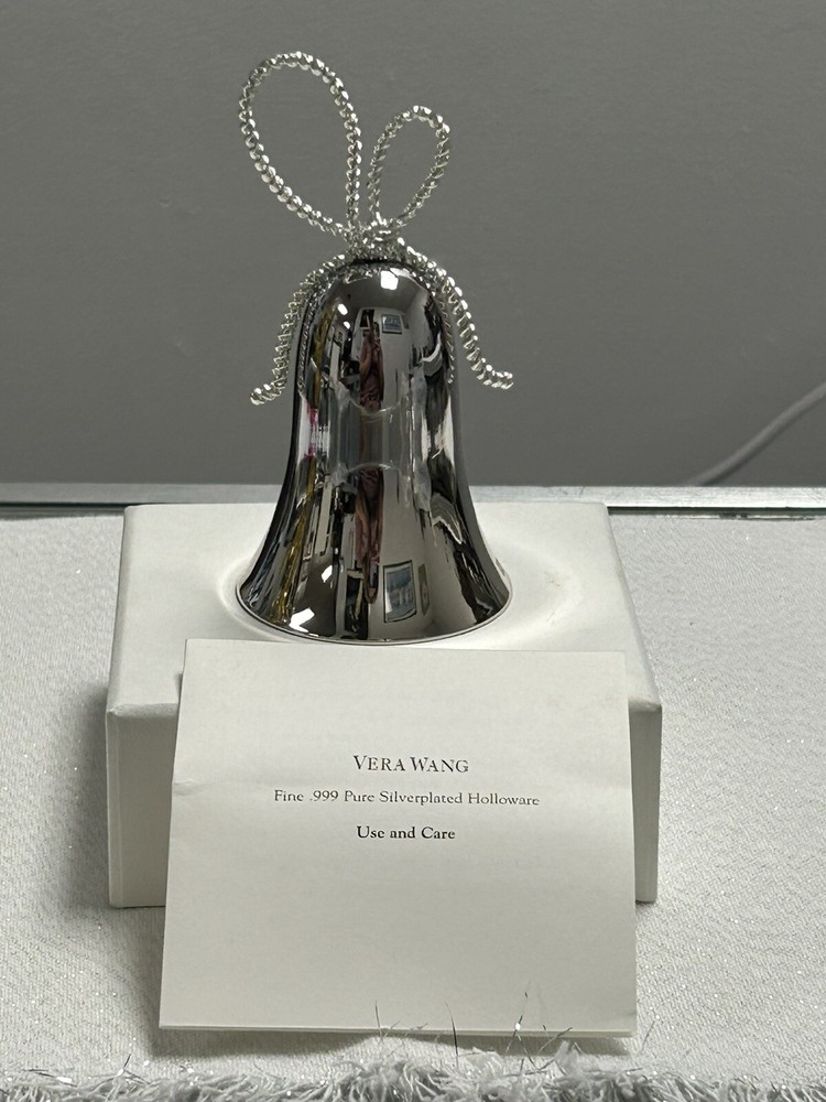 Vera Wang Love Knots Kissing Bell