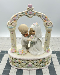 Precious Moments porcelain Bride & Groom arch wedding figurine music box 876143