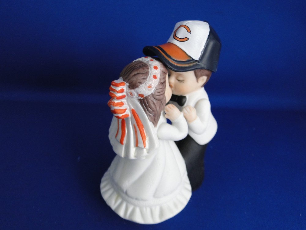 New Chicago Bears Kissing Bride & Groom Wedding Cake Top figurine with cap