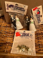 VINTAGE (2) BRIDE GROOM Miniature plastic DARICE cake dessert topper plus bells