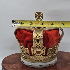 VTG INFANT OF PRAGUE Crown Hat Cake Topper Wilton #748 Plastic & Red Velvet
