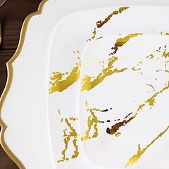 10 WHITE GOLD Square Metallic Marble Plastic Salad DINNER PLATES Party Tableware