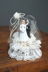 Vintage Bride Groom Wedding Cake Topper Sugar Sculpture Stand Lace Art Deco