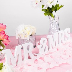 Chic White Wooden Mr & Mrs Tabletop Signs for Romantic Occasions – 3 Count