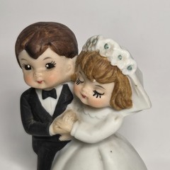Vintage 1960s Lefton Porcelain Bride and Groom Figurine 3.5″ Wedding Cake Topper