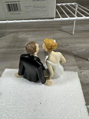 Wedding Cake Topper Kissing Sitting Bride and Groom Porcelain Weddingstar New