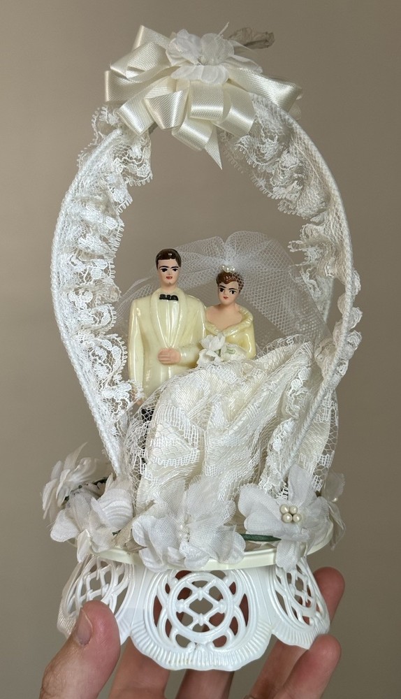 VTG 1950’s? Wedding Topper Lace Plastic 8.5”