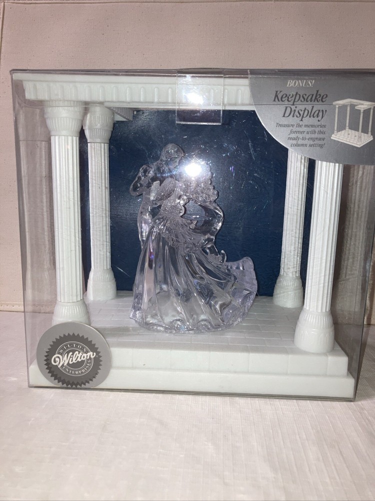 Wilton Wedding Cake Topper, Crystal Clear Couple’s First Dance – 202-424