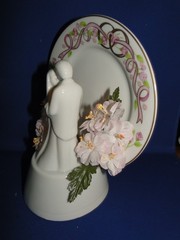 New Vintage Wilton «Cherish» Wedding CakeTop, white porcelain with plate 117-173