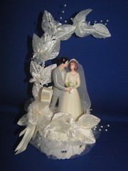 New Vintage Wilton Cascade of Love Wedding Cake Top, Black Suit # 114-412