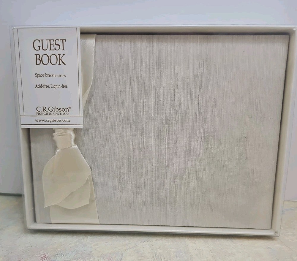 CR Gibson Wedding Guest Book Space for 600 Entries Ivory With Bow NEW White
