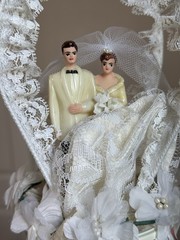 VTG 1950’s? Wedding Topper Lace Plastic 8.5”