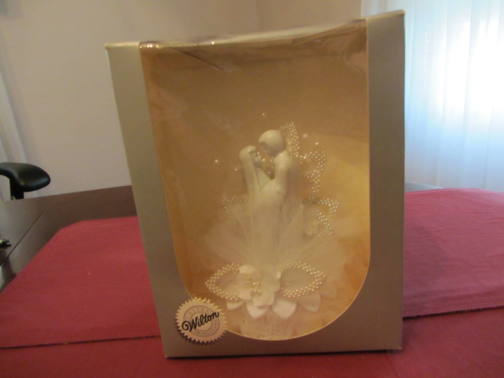 Wilton Wedding Cake Ornament Topper Lustrous Love White Bride Groom Porcelain