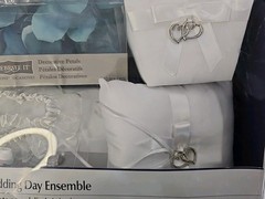 Wilton Wedding Knife/Cake, Ring Pillow, Flower Bsk,2 Garters,Guest Bk/Pen,Patels