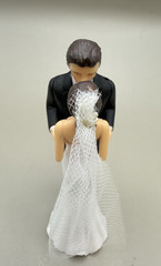 Bride Groom Wedding Cake topper Figurine 5″ tall Resin Couple Classic Bride Veil