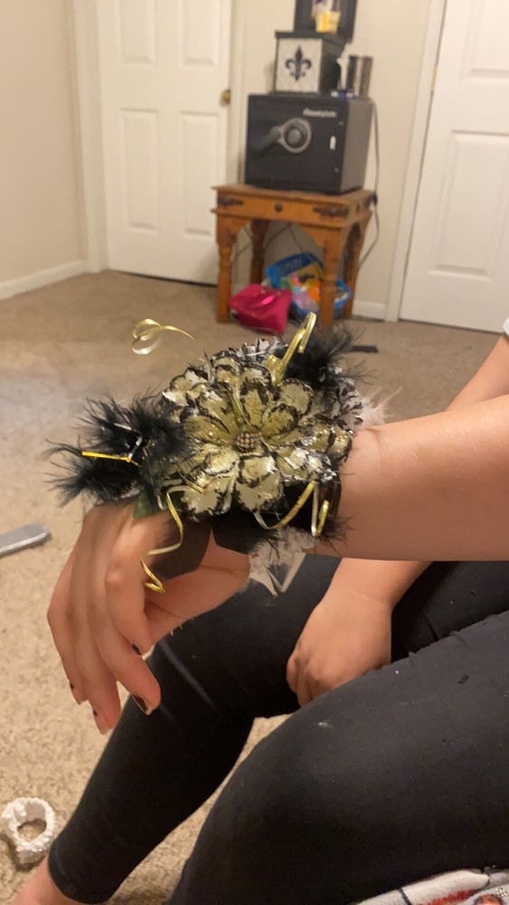 corsages boutonnieres I personalize and hand make them myself for any occasions 