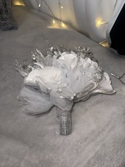 Luxury white Wedding/ quinceañera Bouquet – Artificial Flowers Crystal Handle