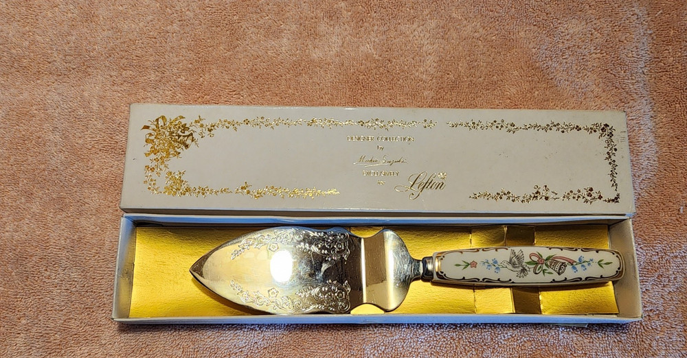 Vintage Designer Porcelain Wedding Cake Knife Server Lefton Japan Boxed «Belk»