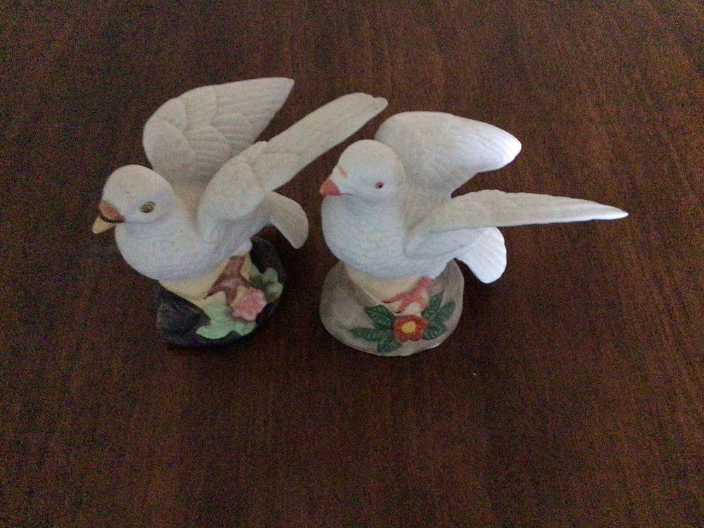 VTG Pair Of Ceramic/Procelain Turtle Doves Wedding Cake Topper