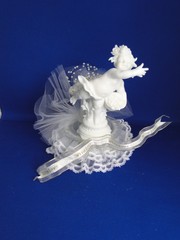 New Vintage Adorable «Cherub with Lovewith Pedestal & white roses Cake Top #422