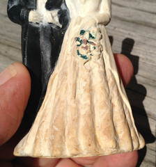 antique ACA chalkware plaster wedding cake topper 4″ bride & groom 1950? AS IS