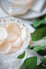 300 PCS Cream Faux Silk Rose Petals for Wedding Flower Girl Basket Scatter
