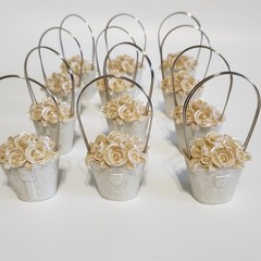 12 Off-White Roses In Basket Place Card Holders, Resin 3.75×1.5″ EUC