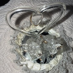 VTG 3” SPUN GLASS HEART Round WEDDING CAKE TOPPER w Elephants Heart Lace Mirror