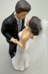 Bride Groom Wedding Cake topper Figurine 5″ tall Resin Couple Classic Bride Veil