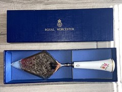 Royal Worcester Silver-Plated & Bone China Handle Cake Server