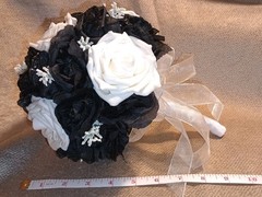 NEW Artificial Black/White Roses Bride Wedding Round Clutch Bouquet W/Glitter