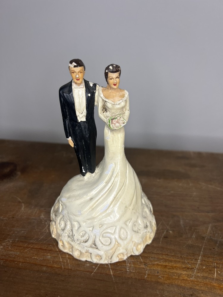 Vintage 1948 Coast Novelty Bride & Groom Wedding CAKE TOPPER Chalkware (chippy)