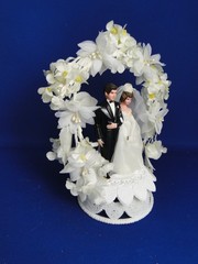 New Vintage Wilton Petite «Moonlit Show» , black tux Wedding CakeTop, 104-6239