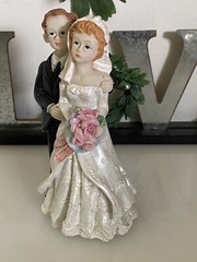 Vintage Shabby Chic Wedding Bride and Groom Resin Wedding Cake Topper 5.5″ Tall