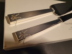 Vera Wang Love Knots (Hollowware) by Wedgwood 2 Piece Cake Service Set