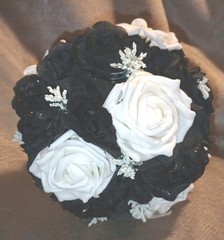 NEW Artificial Black/White Roses Bride Wedding Round Clutch Bouquet W/Glitter