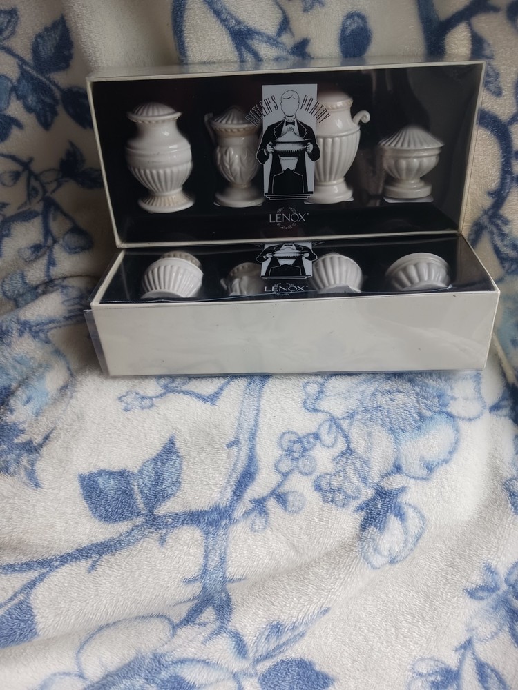 Butler’s Pantry Lenox 8 Count Place Card Holders