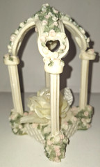 VTG LILLIAN ROSE GARDEN WEDDING PINK ROSES GAZEBO 6″ FIGURINE CAKE TOPPER