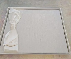 CR Gibson Wedding Guest Book Space for 600 Entries Ivory With Bow NEW White