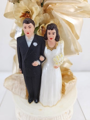 1950’s Wedding Cake Topper Bride & Groom Ribbon Leaves on Plastic Stand