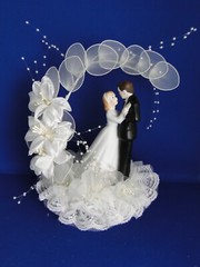 New Elegant & Absolutely Stunning Porcelain Bridal Couple Wedding CakeTop # 255