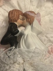 Vintage Coast Novelty Wedding Cake Topper Kissing Bride Groom Lace Arch 9 Inch