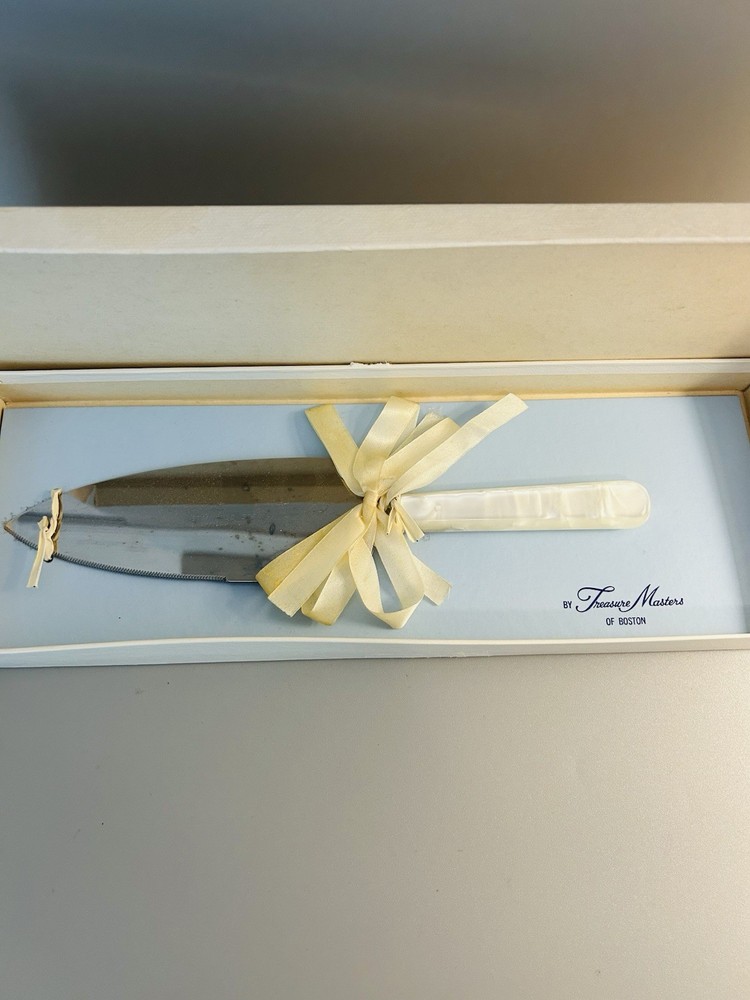 Vintage Treasure Masters Stainless Steel Serrated Cake Knife Made In Boston